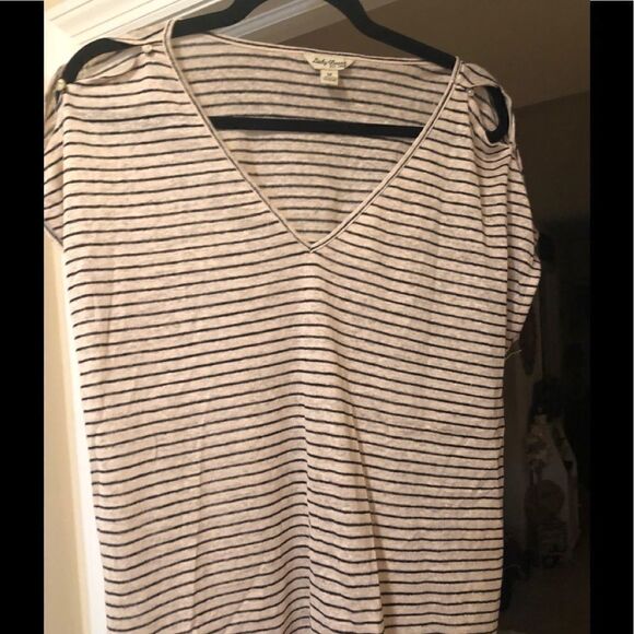 46-Lucky Brand Short sleeve blouse cold shoulder with buttons - Picture 1 of 4